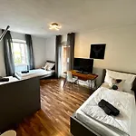Ohpardon! - Monteurwohnung Im Eg, Einzelbetten, Loggia & Garten Apartment *